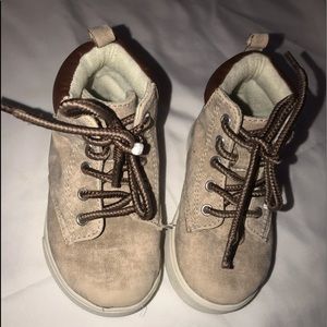 Super cute baby boy boots! No brand. Size 6c.